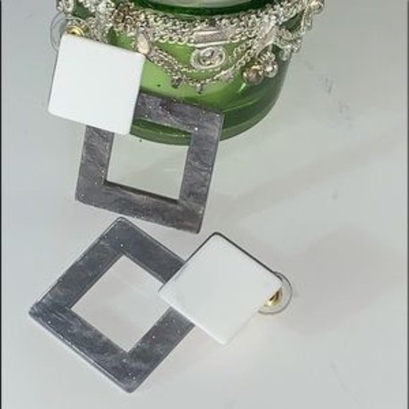 BaubleBar Statement Acrylic Earrings - Picture 1 of 1